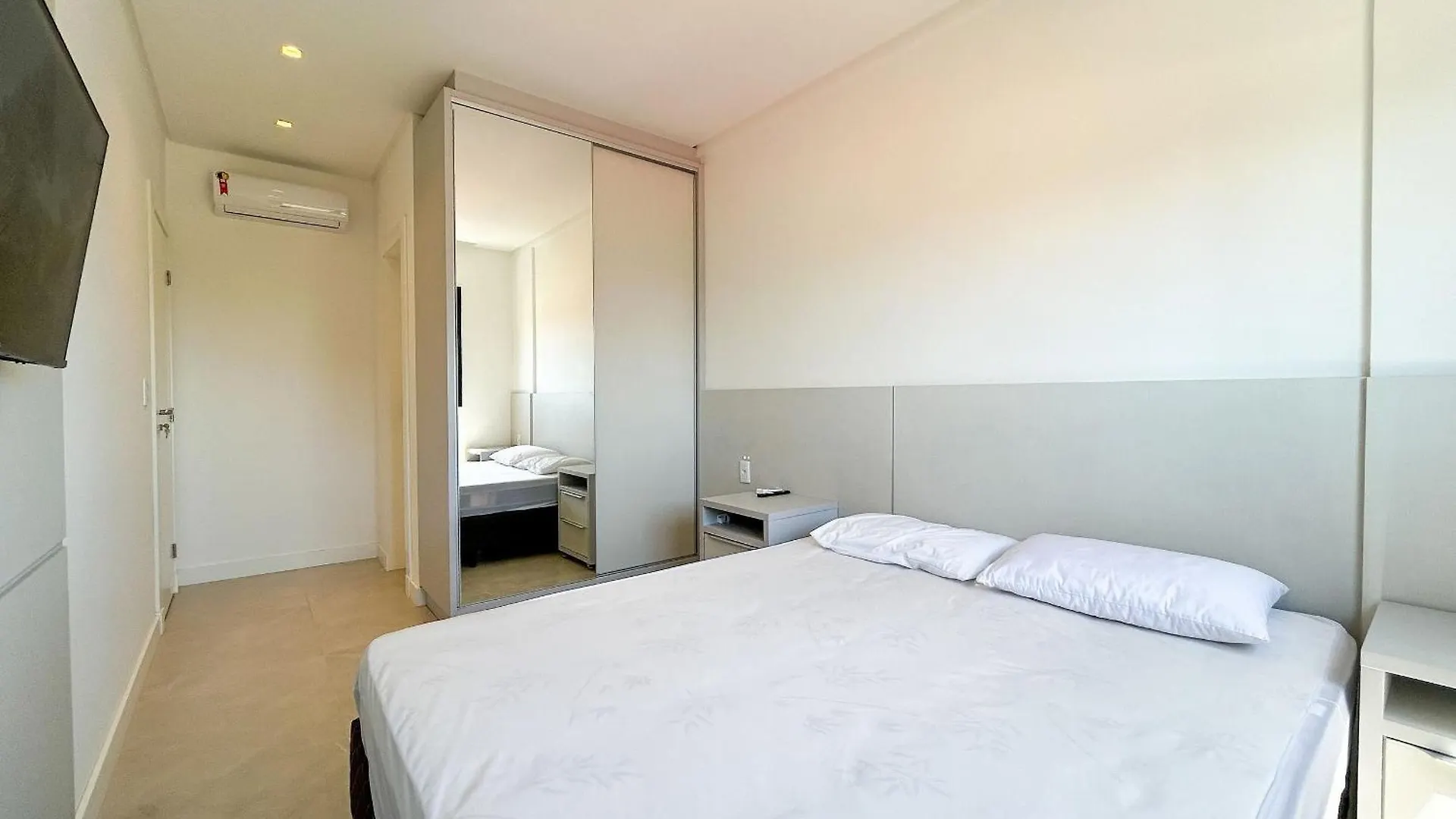 Apto Novo, Com Piscina, 250M Da Praia Bombinhas